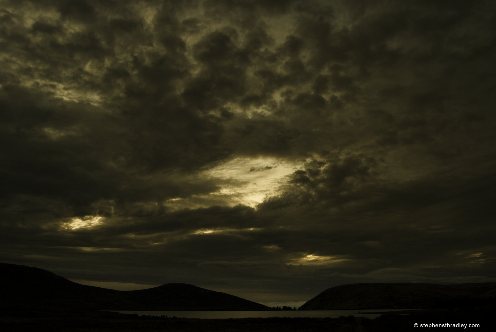 Spelga Dam Mourne Mountains, Northern Ireland - photo 3873 by landscape photographer Stephen S T Bradley.