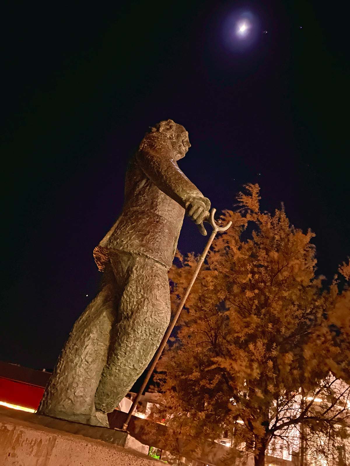 Statue of Salvador Dali at Platja Gran in Cadaques in Spain - photo - 3970